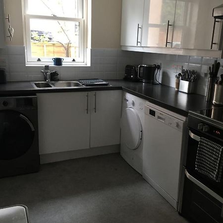 Comfortable Rooms With Live In Host, Walking Distance To The High St & More 글라스턴버리 외부 사진