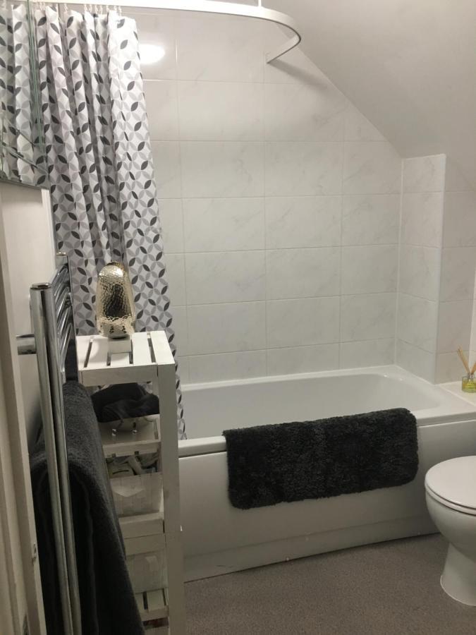 Comfortable Rooms With Live In Host, Walking Distance To The High St & More 글라스턴버리 외부 사진