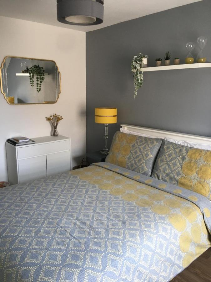 Comfortable Rooms With Live In Host, Walking Distance To The High St & More 글라스턴버리 외부 사진